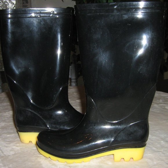 A Co Ladies Black And Yellow Rain Boots Size 7 $5.00 AS AN ADD ON - Picture 1 of 4